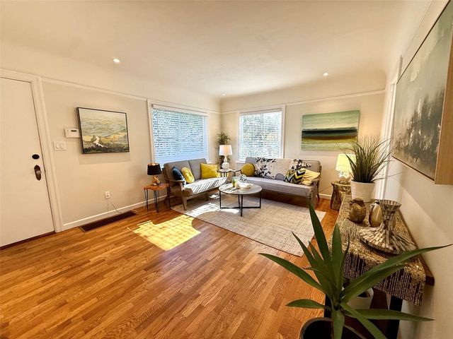 7909 9th Avenue SW, Seattle, WA 98106