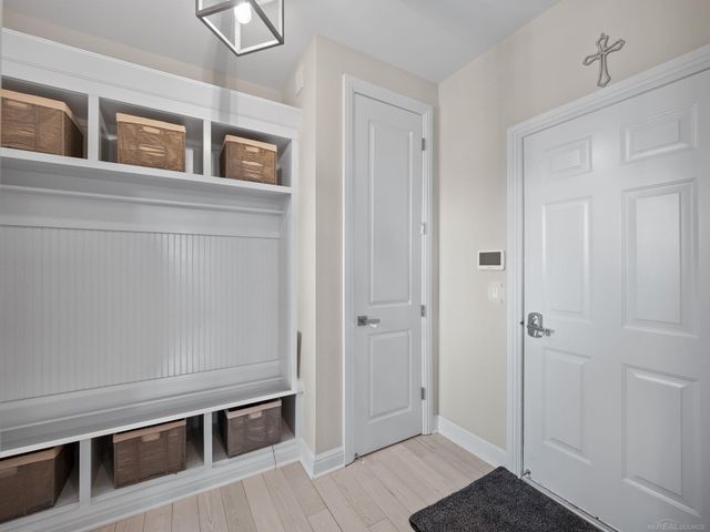 50155 N Anita Way, Macomb Twp, MI 48044