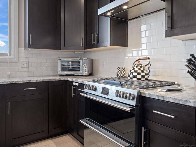 50155 N Anita Way, Macomb Twp, MI 48044