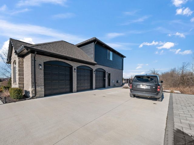 50155 N Anita Way, Macomb Twp, MI 48044