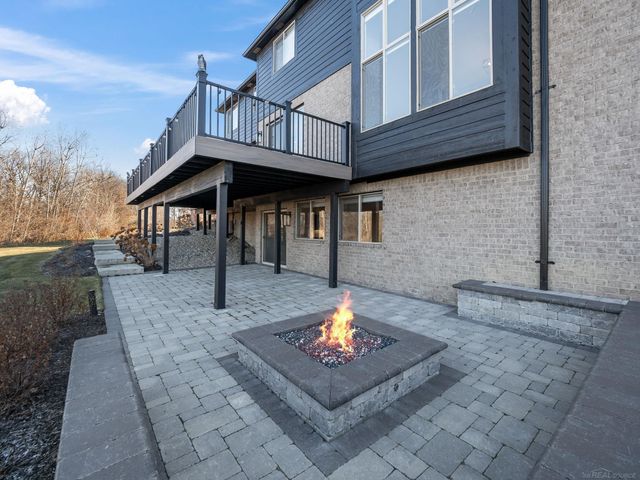 50155 N Anita Way, Macomb Twp, MI 48044