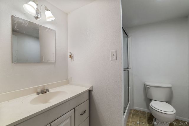 610 E McKennon, Calera, OK 74730