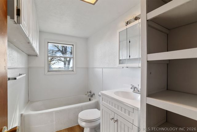 610 E McKennon, Calera, OK 74730