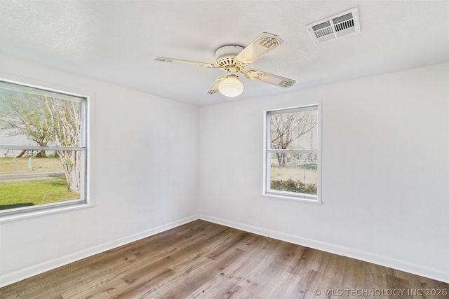 610 E McKennon, Calera, OK 74730