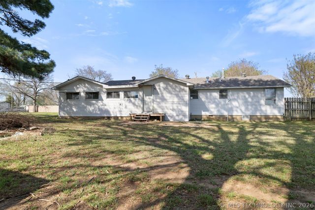 610 E McKennon, Calera, OK 74730