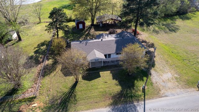 610 E McKennon, Calera, OK 74730