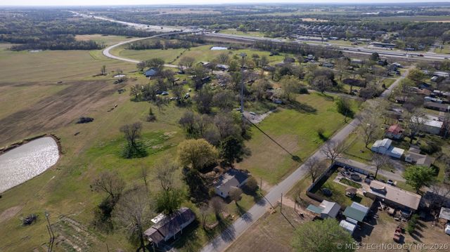 610 E McKennon, Calera, OK 74730