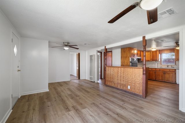 610 E McKennon, Calera, OK 74730