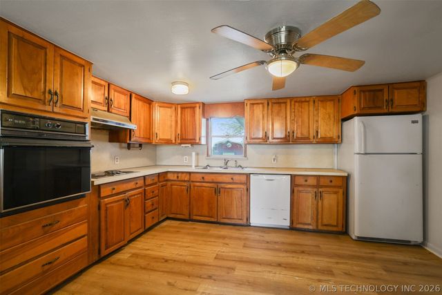 610 E McKennon, Calera, OK 74730