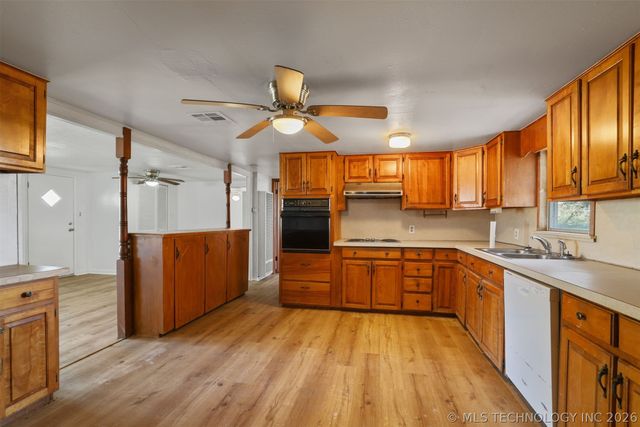 610 E McKennon, Calera, OK 74730