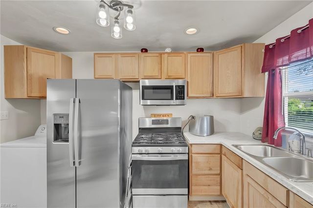 517 Norcum CIR, Portsmouth, VA 23701