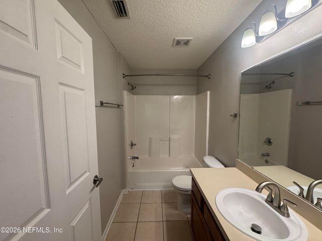 6099 MAGGIES Circle 114, Jacksonville, FL 32244