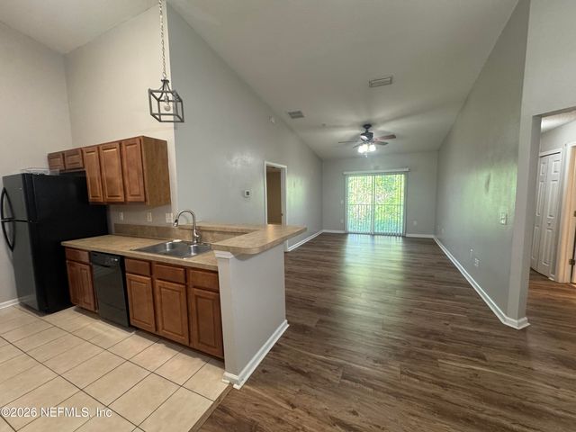 6099 MAGGIES Circle 114, Jacksonville, FL 32244