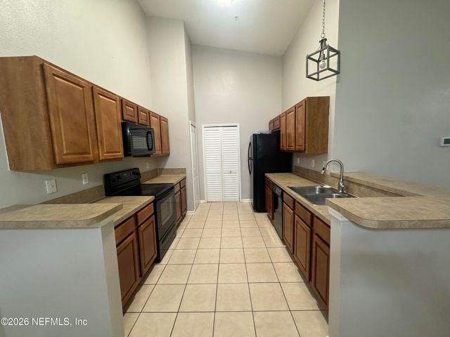 6099 MAGGIES Circle 114, Jacksonville, FL 32244
