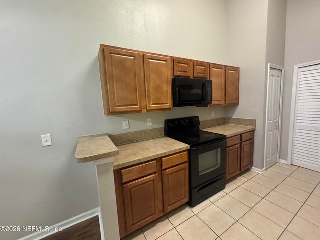 6099 MAGGIES Circle 114, Jacksonville, FL 32244