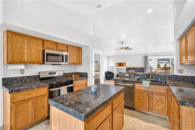 36430 Rotterdam, Winchester, CA 92596