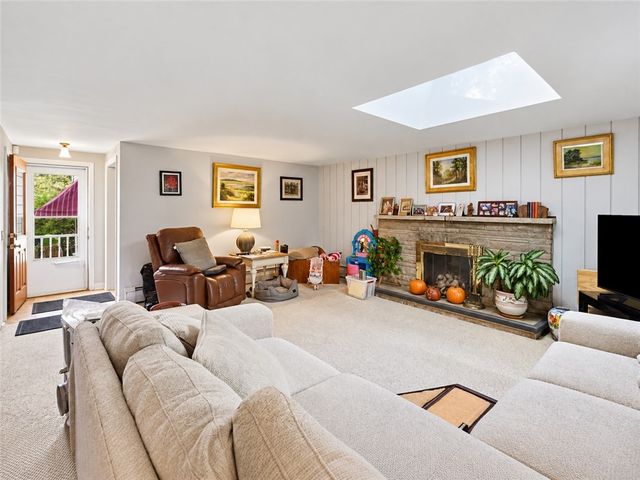 15 Woodland Road, Scituate, RI 02857