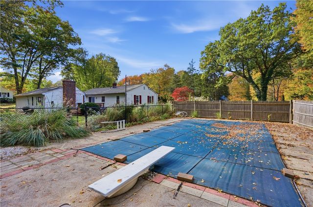 15 Woodland Road, Scituate, RI 02857