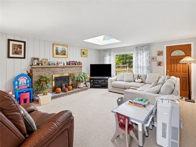 15 Woodland Road, Scituate, RI 02857