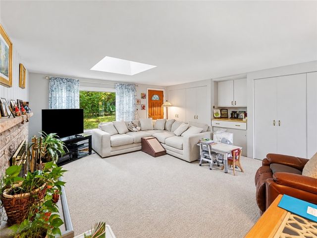 15 Woodland Road, Scituate, RI 02857
