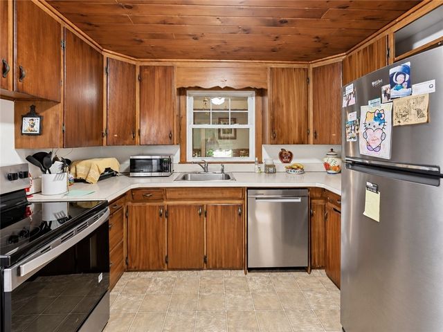 15 Woodland Road, Scituate, RI 02857