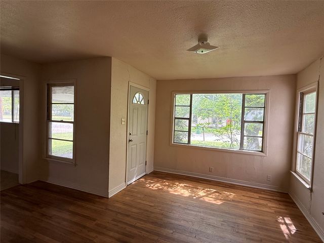 1602 SE 11th Avenue, Mineral Wells, TX 76067