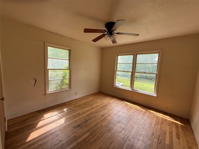 1602 SE 11th Avenue, Mineral Wells, TX 76067