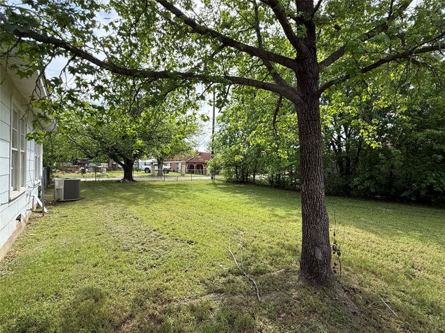 1602 SE 11th Avenue, Mineral Wells, TX 76067