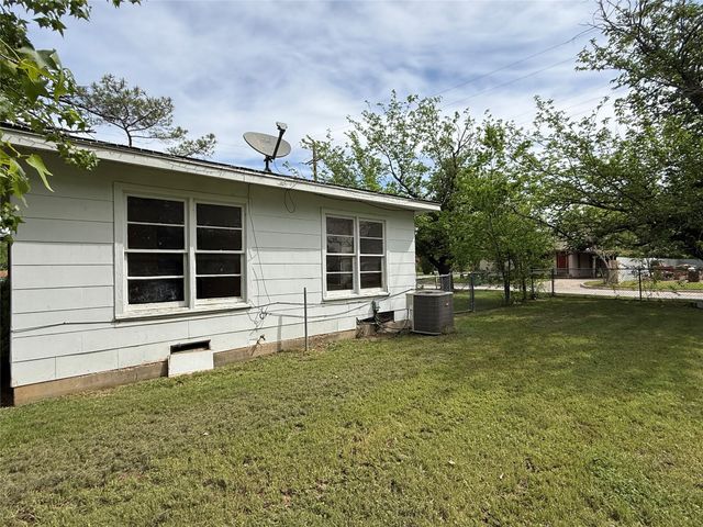 1602 SE 11th Avenue, Mineral Wells, TX 76067