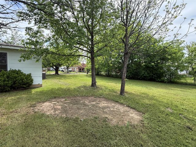 1602 SE 11th Avenue, Mineral Wells, TX 76067