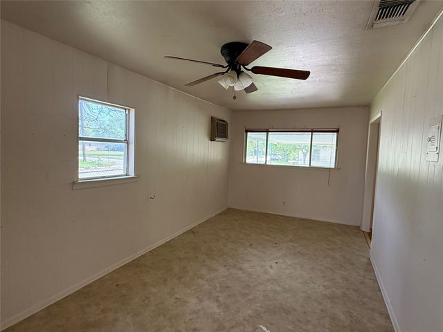 1602 SE 11th Avenue, Mineral Wells, TX 76067