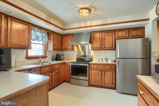 35 DOGWOOD CIR, Elizabethtown, PA 17022