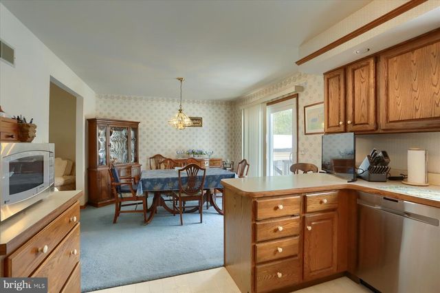 35 DOGWOOD CIR, Elizabethtown, PA 17022