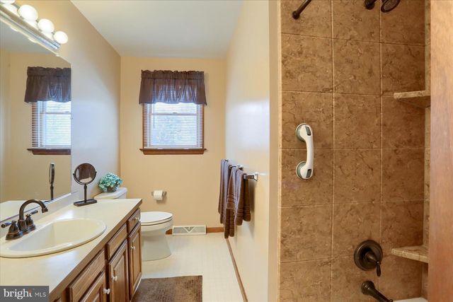 35 DOGWOOD CIR, Elizabethtown, PA 17022