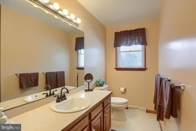 35 DOGWOOD CIR, Elizabethtown, PA 17022