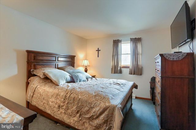 35 DOGWOOD CIR, Elizabethtown, PA 17022