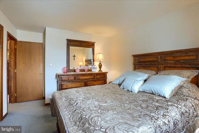 35 DOGWOOD CIR, Elizabethtown, PA 17022