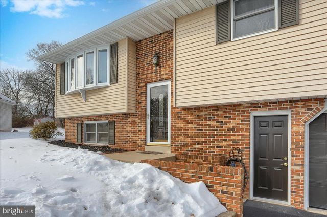 35 DOGWOOD CIR, Elizabethtown, PA 17022