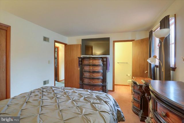 35 DOGWOOD CIR, Elizabethtown, PA 17022