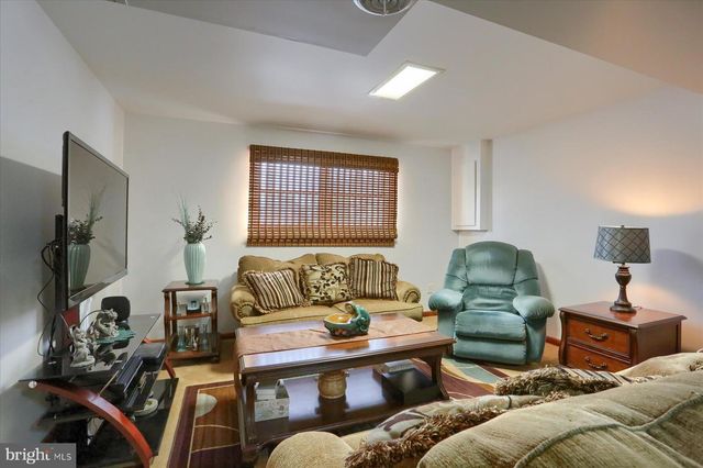 35 DOGWOOD CIR, Elizabethtown, PA 17022