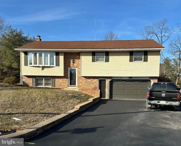 35 DOGWOOD CIR, Elizabethtown, PA 17022