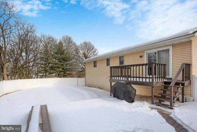 35 DOGWOOD CIR, Elizabethtown, PA 17022