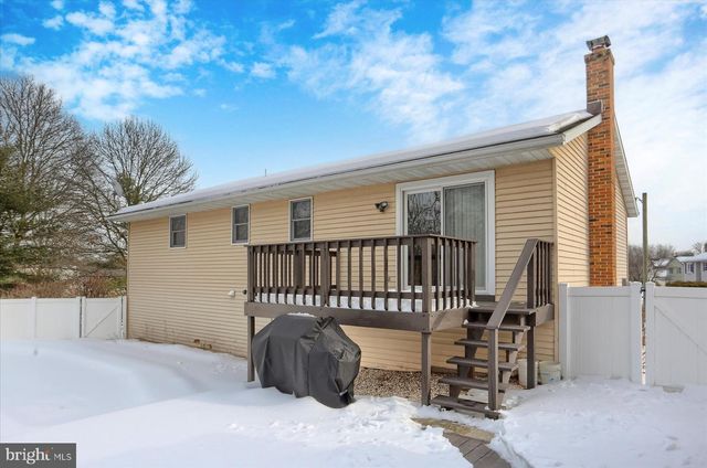 35 DOGWOOD CIR, Elizabethtown, PA 17022