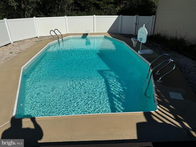 35 DOGWOOD CIR, Elizabethtown, PA 17022