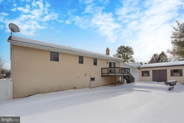 35 DOGWOOD CIR, Elizabethtown, PA 17022