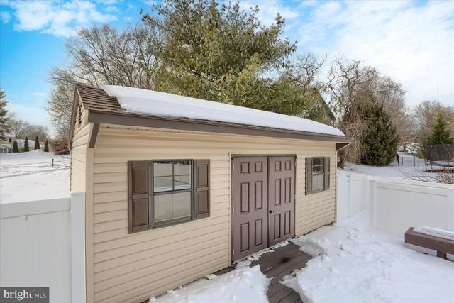 35 DOGWOOD CIR, Elizabethtown, PA 17022