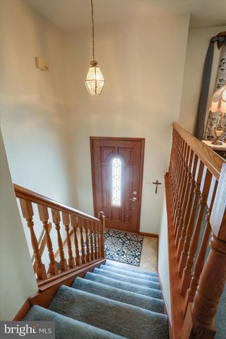 35 DOGWOOD CIR, Elizabethtown, PA 17022