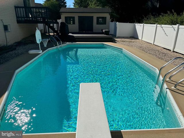 35 DOGWOOD CIR, Elizabethtown, PA 17022