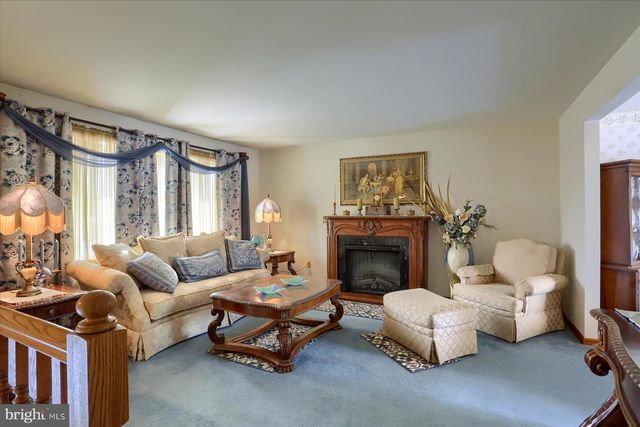 35 DOGWOOD CIR, Elizabethtown, PA 17022