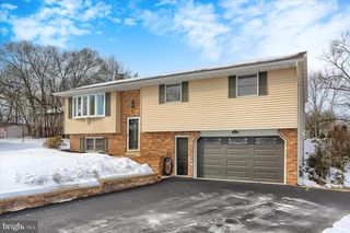 35 DOGWOOD CIR, Elizabethtown, PA 17022